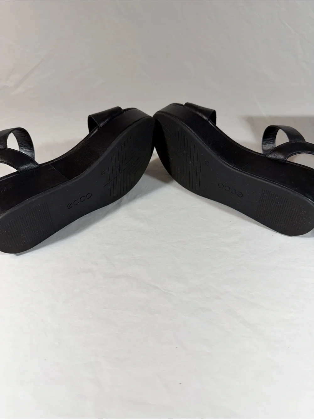 ECCO Elevate Plateau Sandal Size 5-5.5 Black